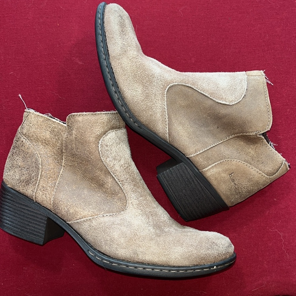 b.o.c. TAN SUEDE BENDELL Ankle Boots 2”heel Zip Booties Size‎ 9/40.5, women’s 9